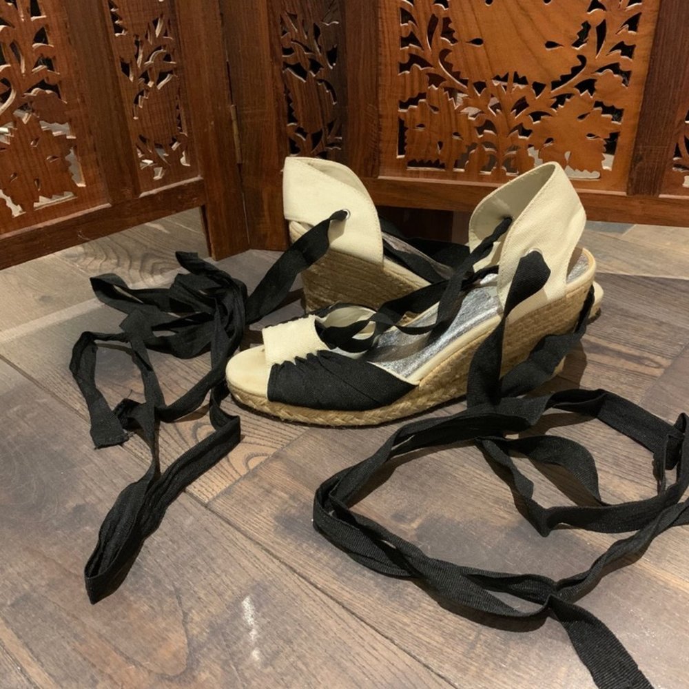 Fun lace-up espadrilles - Size 9